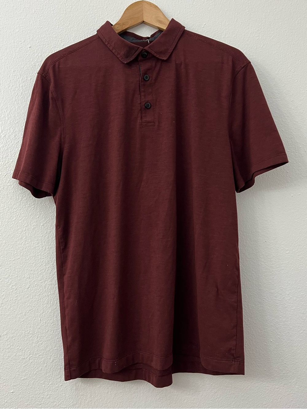 Lululemon Men's Short Sleeve Golf Polo Shirt - Burgundy Medium